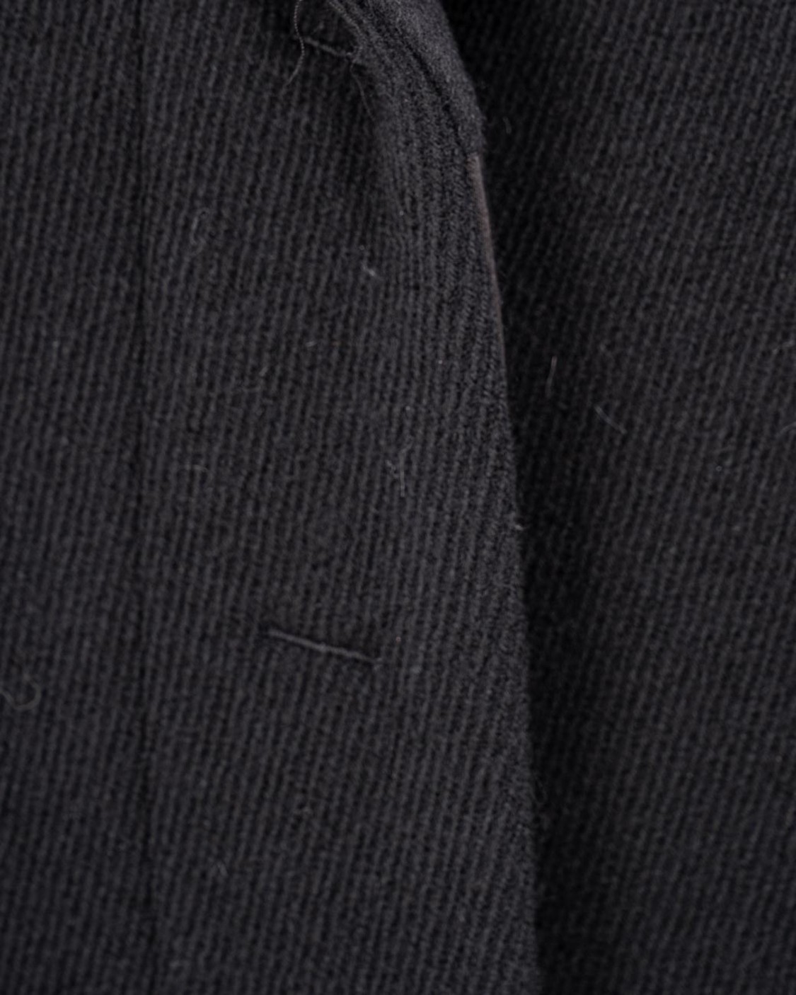 shop EMPORIO ARMANI  Cappotto: Emporio Armani cappotto con rever in lana.
Lana cavalery.
Scollo con rever.
Collo in velluto.
Abbottonatura frontale nascosta.
Maniche lunghe.
Polsini con bottone.
Tasca pochette.
Tasche con flap.
Spacco sul retro.
Capo foderato.
Composizione: 100% lana vergine; tessuto secondario: 65% viscosa, 35% cupro; fodera principale: 100% poliestere; fodera secondaria: 51% lana vergine, 41% poliestere.
Made in China.. EW001384 AF10228-UC001 number 9967546